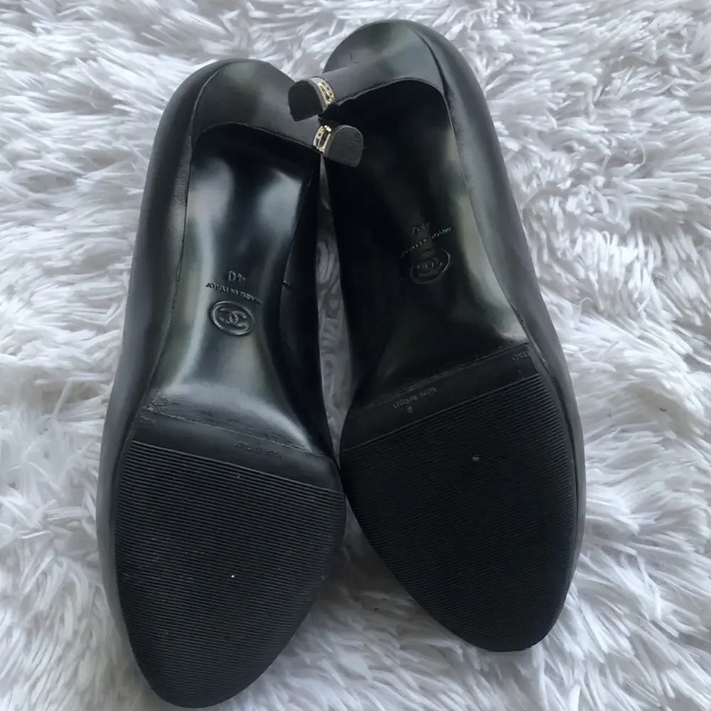 CHANEL title black